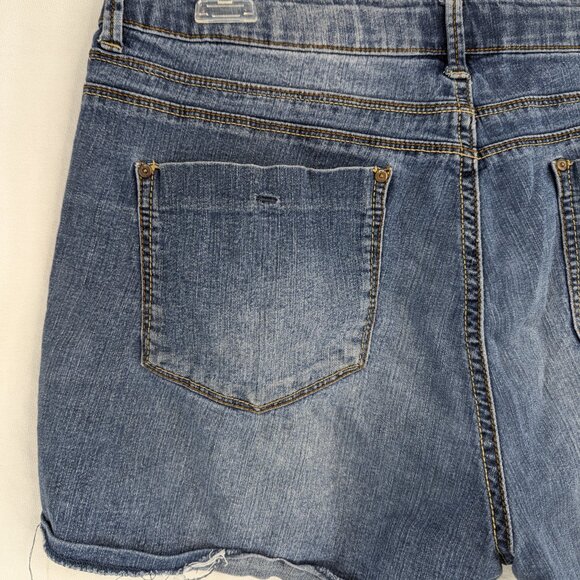 LEI Tatum High Rise Medium Wash Jean Shorts Distressed Double Button Size 17 - Picture 4 of 11